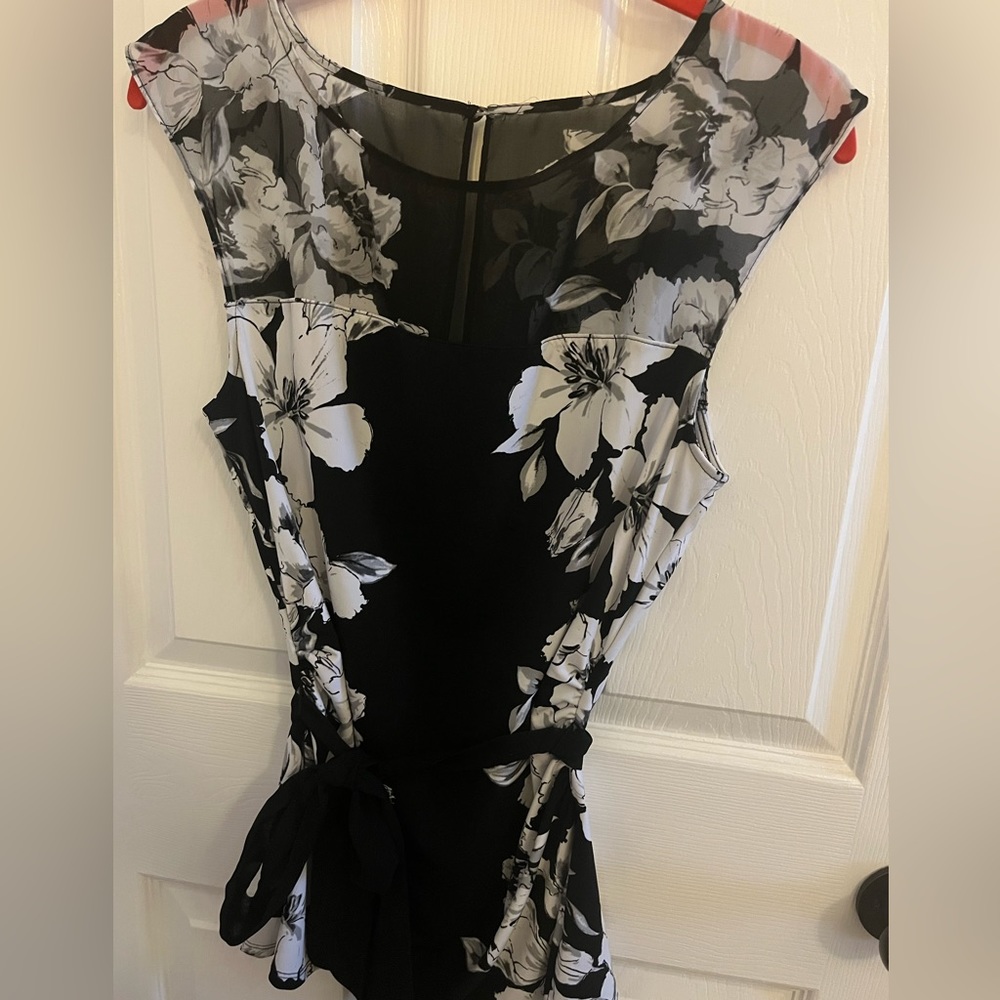 White House Black Market women’s blouse size M.  EUC smoke free home.